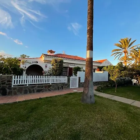 Bungalow Con Jardin Y Piscina Apartment *
