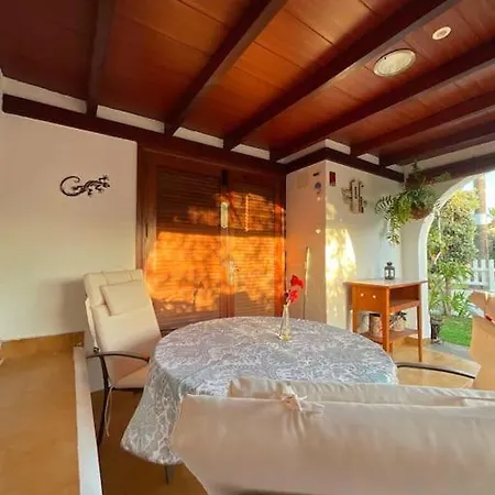 Bungalow Con Jardin Y Piscina Apartment *